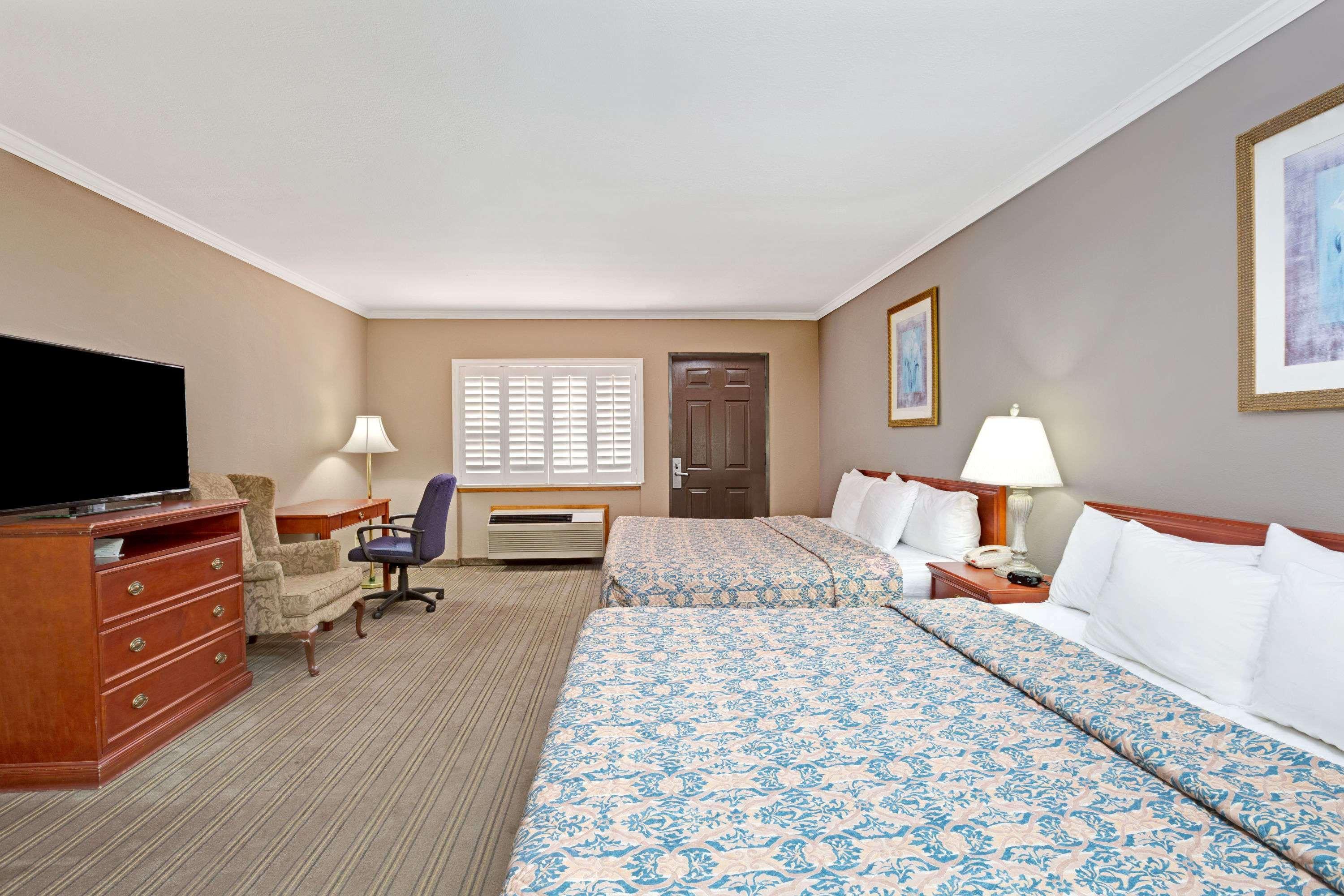 Days Inn By Wyndham West Covina Eksteriør bilde