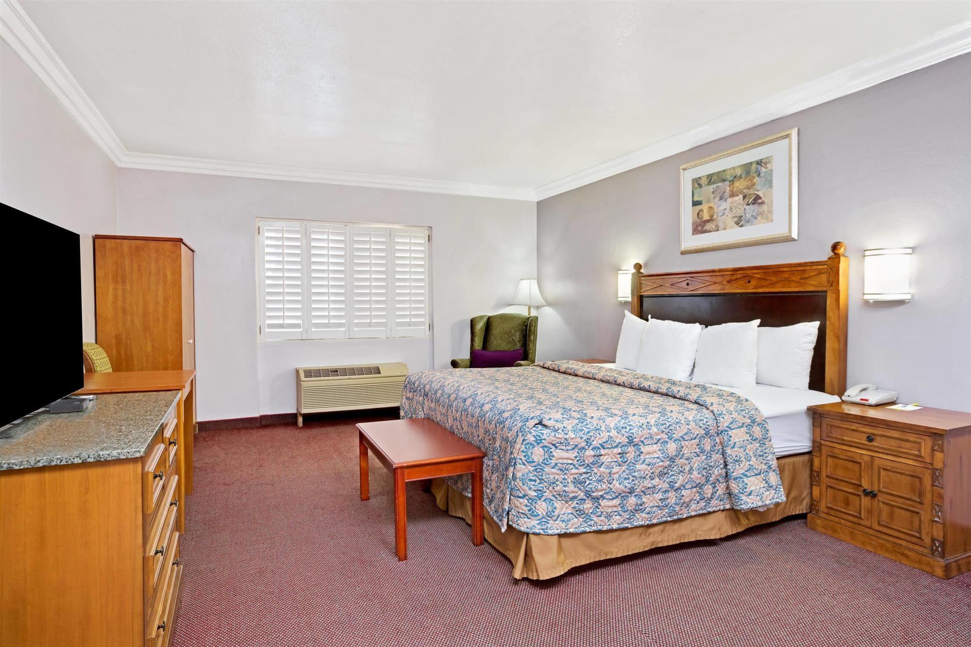 Days Inn By Wyndham West Covina Eksteriør bilde